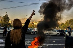Der Iran will in der Hauptstadt Teheran 80 000 neue Sittenwächter einsetzen, um die Kopftuchpflicht für Frauen konsequenter durchzusetzen. (Archivbild) - Foto: Uncredited/AP/dpa