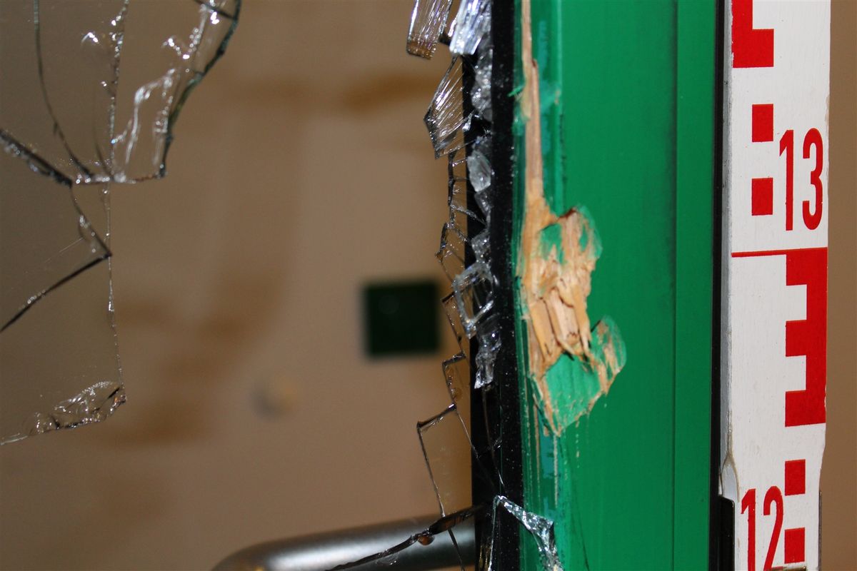 Gewaltsam stiegen der oder die Täter in die Kita an der Georg-Weerth-Straße ein. Symbolfoto: Polizei