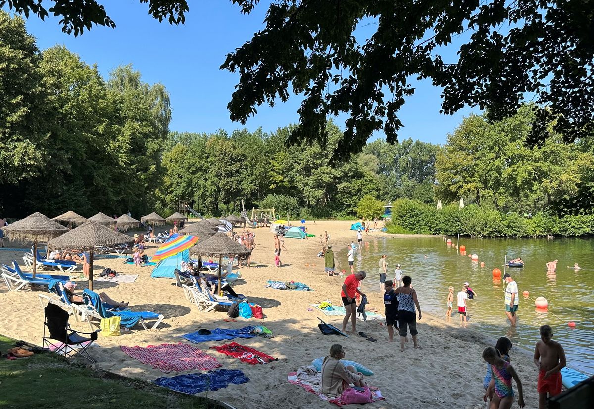 Der Sommer ist zurück im Kreis Soest: Am Alberssee in Lippstadt genossen am Sonntagvormittag bereits einige Sonnenanbeter das herrliche Wetter. Foto: Cegelski