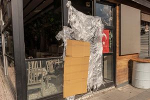 Die Behörden haben einen Laden im Stadtteil Ortaköy schließen lassen. - Foto: Ahmed Deeb/dpa