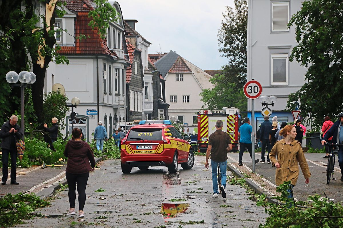 Heute vor drei Jahren traf ein Tornado Lippstadt: Verwüstung mitten in der Innenstadt. Fotos: Der Patriot