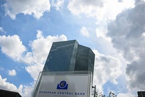 Hauptziel der Notenbank sind stabile Preise im Euroaum. (Archivbild) - Foto: Arne Dedert/dpa