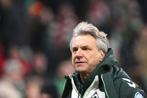  Sitzt Horst Steffen auch beim nächsten Spiel noch auf der Werder-Bank? - Foto: Carmen Jaspersen/dpa