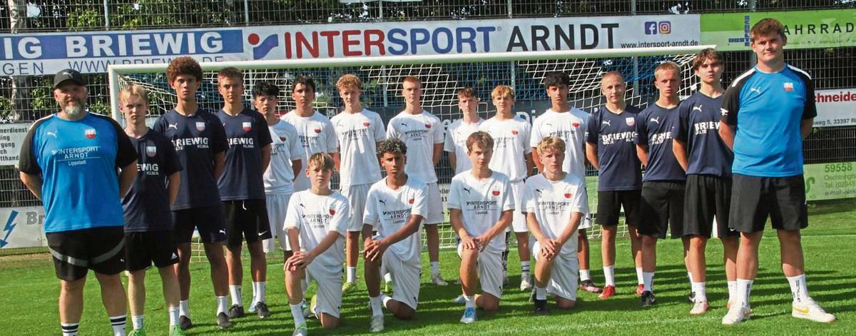 Eine schlagkräftige Truppe mit den Neuzugängen wollen die Verantwortlichen des TuS Lipperode für die neue Saison in der B-Junioren-Bezirksliga formen. Foto: Dannhausen