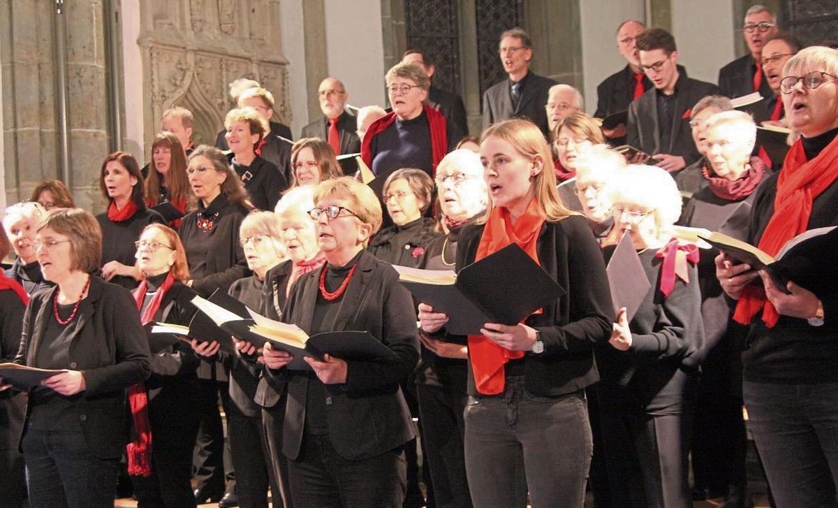 Nur in Begleitung einer Pianistin sang der Große Chor der Kantorei Lippstadt die ersten drei Teile des Weihnachtsoratoriums von Johann Sebastian Bach. Fotos: Wissing