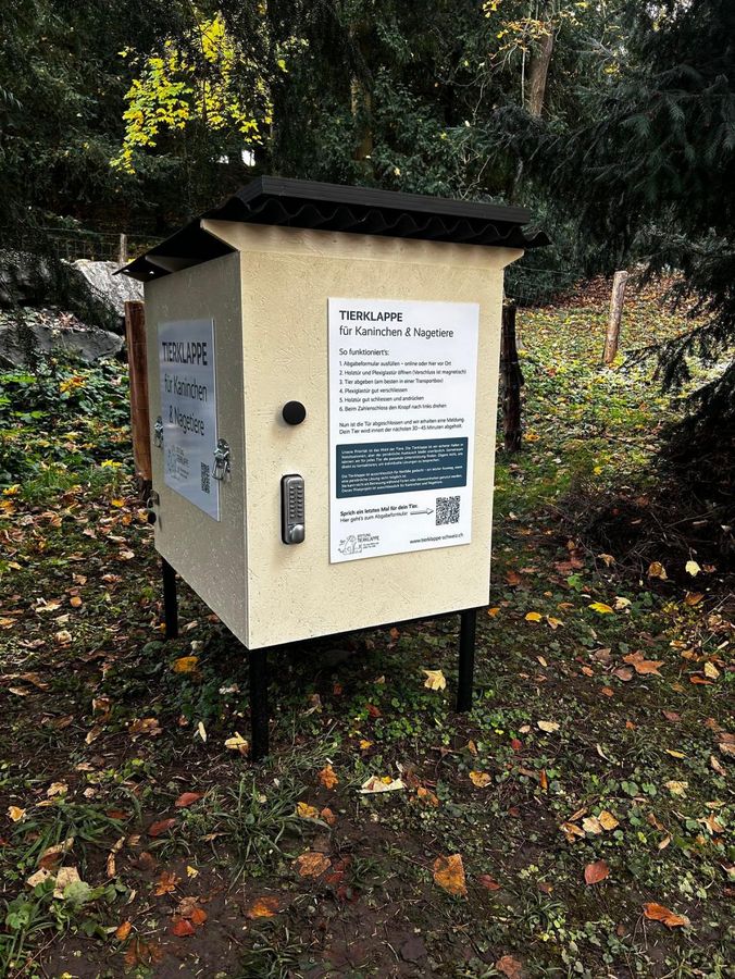 Die erste «Tierklappe» der Schweiz - das Konzept ist nicht unumstritten. - Foto: -/Stiftung Tierklappe/dpa