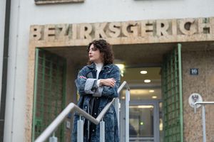 Anna Werner Friedmann hat laut Gericht einem Kollegen auf der Bühne zu fest in den Po gebissen - Foto: Jörg Völkerling/-/dpa