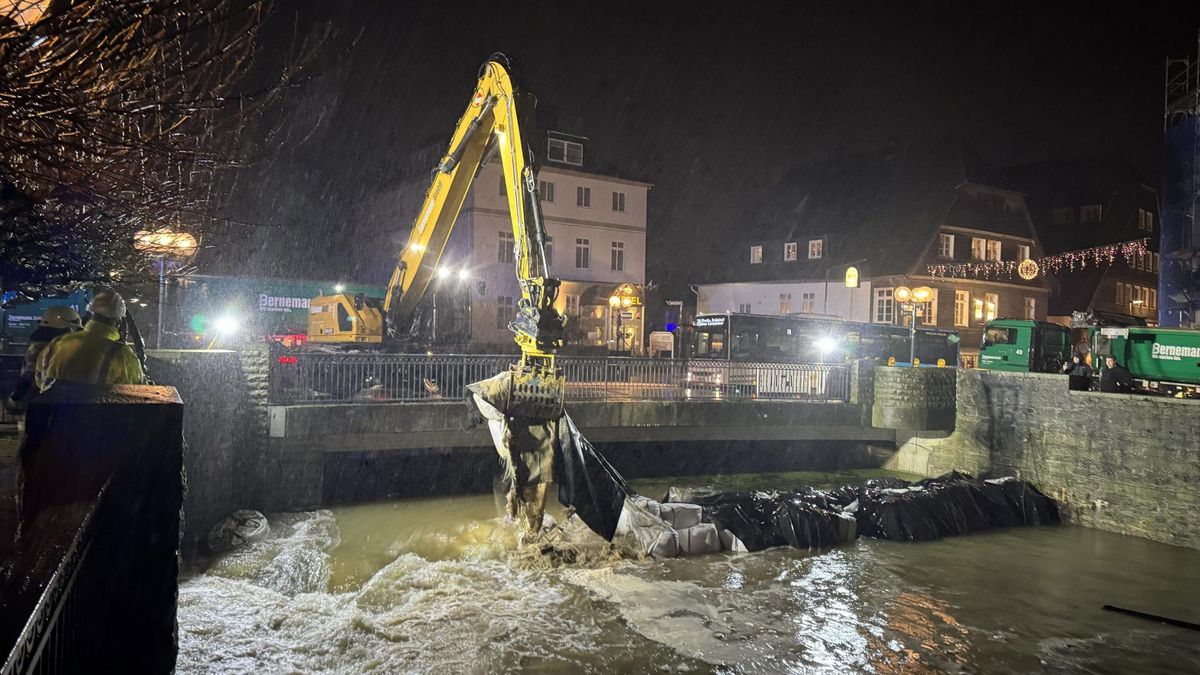 Noch am ersten Weihnachtsfeiertag zeigte der Pegel 385 Zentimeter an. Am frühen Silvestermorgen unterschritt er die 350 cm. Foto: Höer
