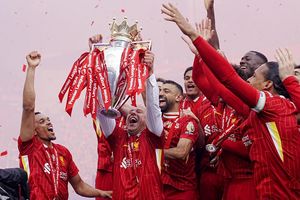 Liverpool feiert den Titel. - Foto: Peter Byrne/PA Wire/dpa