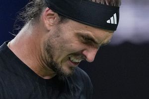 Alexander Zverev hinkt seiner Topform weit hinterher. - Foto: Andy Wong/AP/dpa