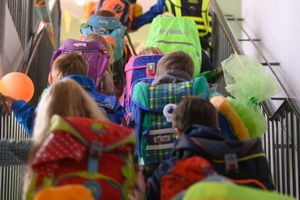 Für die neuen Erstklässler im kommenden Schuljahr gilt ein Anspruch auf Ganztagsbetreuung. (Symbolbild) - Foto: Robert Michael/dpa-Zentralbild/dpa