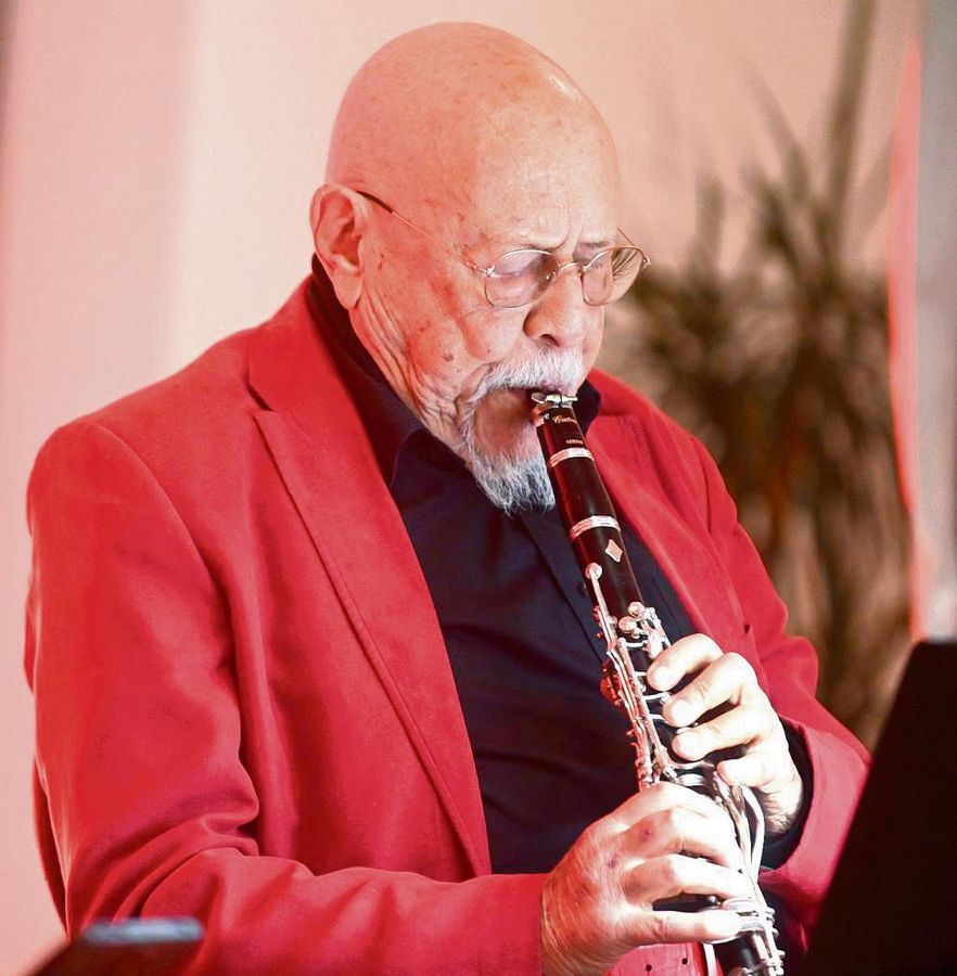 Klarinettenvirtuose und Friedensbotschafter: Giora Feidman im Nicolaiforum. Foto: Dieter Tuschen