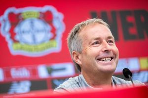 Souveräner Auftritt: Kasper Hjulmand bei seiner ersten Pressekonferenz als Leverkusen-Trainer. - Foto: Marius Becker/dpa