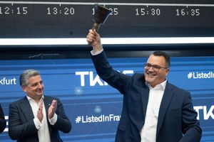 In Deutschland wagten sich in diesem Jahr vergleichsweise wenige Unternehmen an die Börse - aber drei der Neulinge zählen zu den größten europäischen Börsengängen 2025: unter anderem der des Marineschiffbauers TKMS. (Archivbild) - Foto: Boris Roessler/dpa