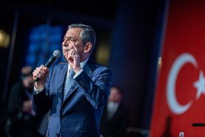Özel drohte die Absetzung in dem von einem ehemaligen Parteimitglied angestrengten Verfahren. (Archivbild) - Foto: Tunahan Turhan/SOPA Images via ZUMA Press Wire/dpa