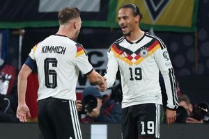 WM-tauglich: Kimmich und Sané beim 6:0. - Foto: Jan Woitas/dpa