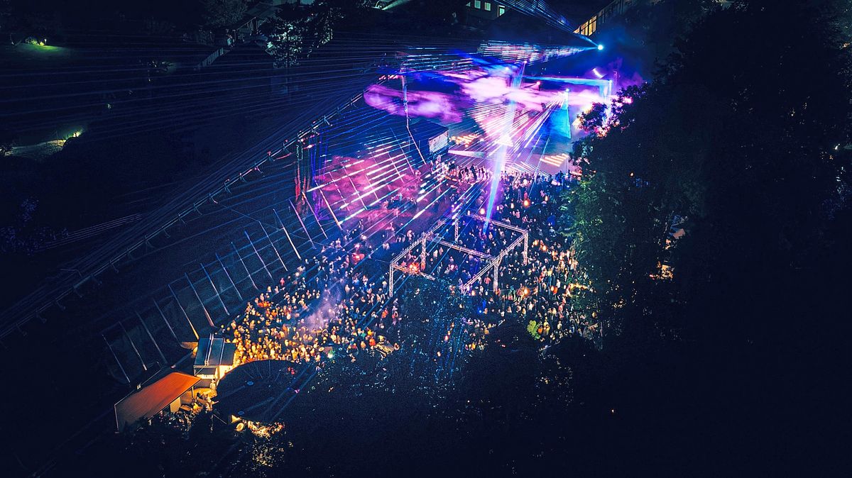 Für die Lasershow musste die Genehmigung vom Luftfahrt-Bundesamt eingeholt werden. Foto: Emmdsign.– Foto&Videoproduktion