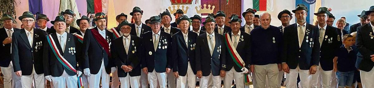 Lange Zeit im Verein: Ehrungen für bis zu 70-jährige Mitgliedschaften erhielten die Schützen. Foto: Gerwin