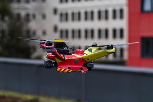 Automatisierte Drohnen sollen künftig Livebilder von Einsatzorten liefern - noch vor Eintreffen der Feuerwehr. (Handout) - Foto: Branddirektion München