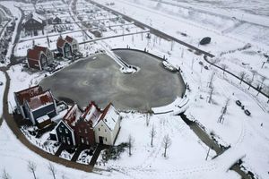 Viele Landschaften sind seit Tagen verschneit - auch in Regionen, in denen das mittlerweile eher selten vorkommt. - Foto: Lars Penning/dpa