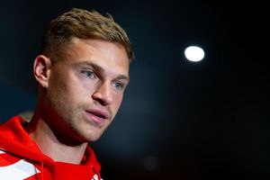 Joshua Kimmich äußert sich vor dem Auftaktspiel gegen Auckland in Cincinnati auch zu Transferaufgaben des FC Bayern. - Foto: Sven Hoppe/dpa