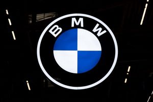 BMW bekommt die Krise zu spüren, bewältigt sie bisher aber besser als die heimische Konkurrenz. - Foto: Sven Hoppe/dpa