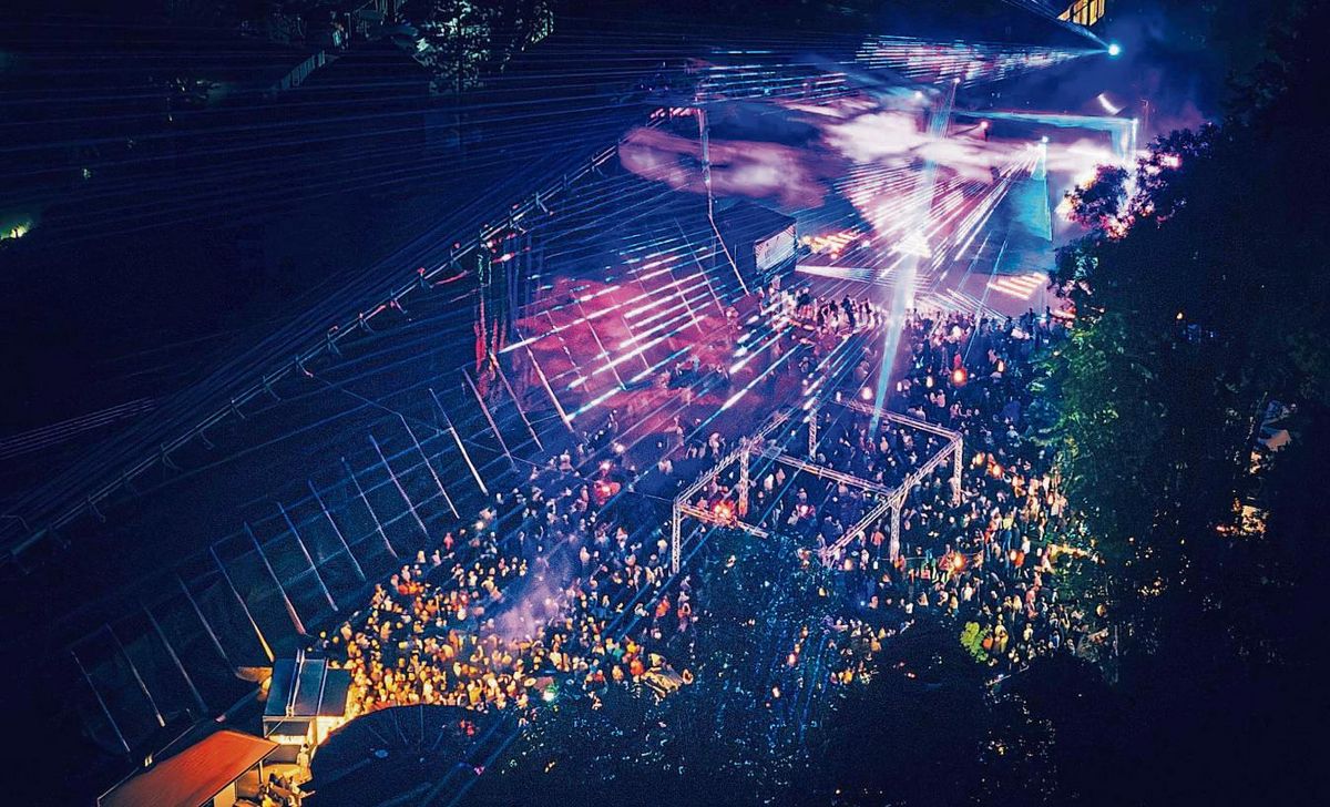 Für die Lasershow musste die Genehmigung vom Luftfahrt-Bundesamt eingeholt werden. Foto: Emmdsign.– Foto&Videoproduktion