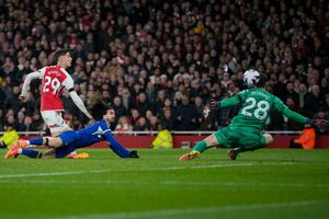 Arsenals Kai Havertz (l) traf beim deutlichen Sieg gegen Chelsea doppelt. - Foto: Kin Cheung/AP/dpa