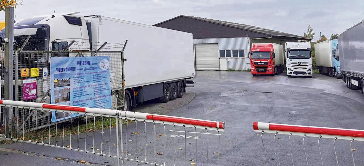 Das Truckparking-Areal ist gut gesichert. Trotz der Lage im Gewerbegebiet sind Supermarkt und Co. zu Fuß erreichbar.