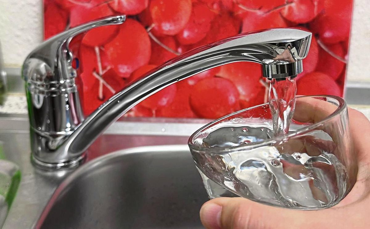 Die Verbrauchsgebühr für Frischwasser soll im Jahr 2026 in Rüthen um 12 Cent pro Kubikmeter steigen. Foto: Sarah Bsdurek