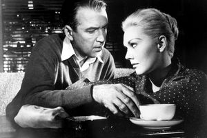 Kim Novak - hier im Hitchcock-Klassiker «Vertigo» - erhält einen Goldenen Löwen für ihr Lebenswerk. (Archivfoto) - Foto: picture alliance / dpa