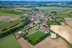 Auch auf dem Land versuchen viele Initiativen, kulturelle Angebote zu organisieren und den Zusammenhalt zu stärken. (Archivbild) - Foto: Robert Michael/dpa