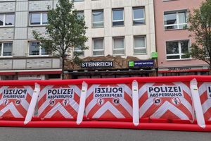 Bei Schüssen in einem Wettbüro in der Innenstadt von Gießen sind drei Menschen verletzt worden. - Foto: Carolin Eckenfels/dpa