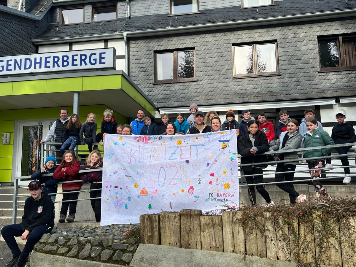 Betreuer und Kinder hatten gleichermaßen Spaß. Foto: Hüsten