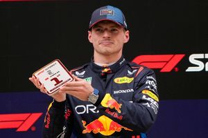 Red-Bull-Pilot Max Verstappen siegte im ersten Sprintrennen der Saison. - Foto: Andy Wong/AP/dpa