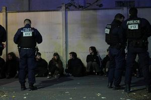 Dutzende Menschen wurden in Paris festgenommen. - Foto: Thibault Camus/AP/dpa