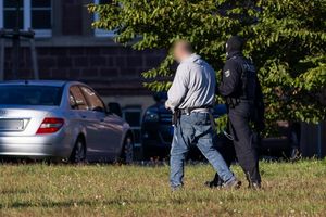 Der Waffenfund in Wien steht im Zusammenhang mit den Ermittlungen zu den Festnahmen in Berlin. (Archivbild) - Foto: Philipp von Ditfurth/dpa