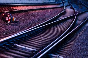 Die Deutsche Bahn kontrolliert die von ihr eingesetzten Fahrzeuge mit verschiedenen Zugbeeinflussungssystemen. - Foto: Julian Stratenschulte/dpa