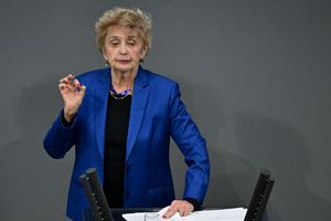 Tova Friedman redete den Deutschen ins Gewissen. - Foto: Sebastian Christoph Gollnow/dpa