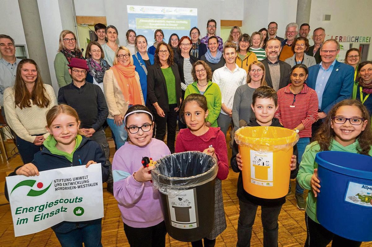 Bei der Abschlussveranstaltung des Energiescouts-Projekts im Forum der Sekundarschule Soest blickte Liz-Mitarbeiterin Nicola Rätsch auf die vergangenen zweieinhalb Jahre zurück und bedankte sich überschwänglich bei allen teilnehmenden Einrichtungen. Foto: Dahm