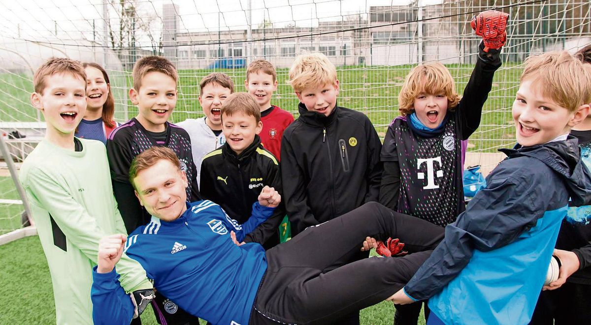 Mittendrin statt nur dabei: Torben Neuhaus ist nicht nur als Spieler, sondern auch als Trainer und Jugendgeschäftsführer für den SV BW Rixbeck-Dedinghausen aktiv. Dafür wird er nun mit dem DFB-Förderpreis für junge Ehrenamtliche ausgezeichnet. Foto: Wiegand