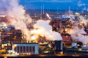 Auch die Stahlindustrie leidet. - Foto: Julian Stratenschulte/dpa