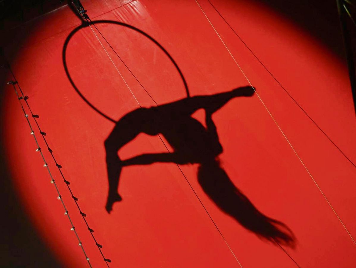 Atemberaubende Artistik: Der Paderborner Weihnachtscircus gastiert zum fünften Mal in der Stadt. Bis zum 7. Januar öffnet die Zeltstadt am Fürstenweg täglich. Unsere Zeitung besuchte die Show mit Kunden der Geseker Tafel. Fotos: Dieter Tuschen