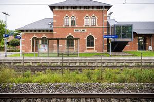 Am Bahnhof Friedland wurde eine 16-Jährige mutmaßlich in den Tod gestoßen. (Archivbild) - Foto: Moritz Frankenberg/dpa