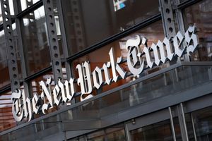 US-Präsident Donald Trump hat eine Milliarden-Klage gegen die renommierte «New York Times» eingereicht. - Foto: Mark Lennihan/AP/dpa