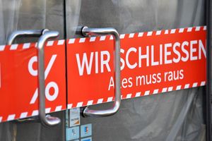 Deutlich mehr Firmen geben auf: Pleitezahlen steigen zweistellig. (Symbolbild) - Foto: Martin Schutt/dpa-Zentralbild/dpa