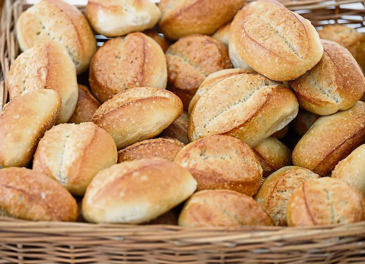 Knackfrisch vom Bäcker: In Lippstadt gibt es gute Chancen, knackige Brötchen für das Osterfrühstück frisch vom Bäcker zu bekommen. Foto: dpa