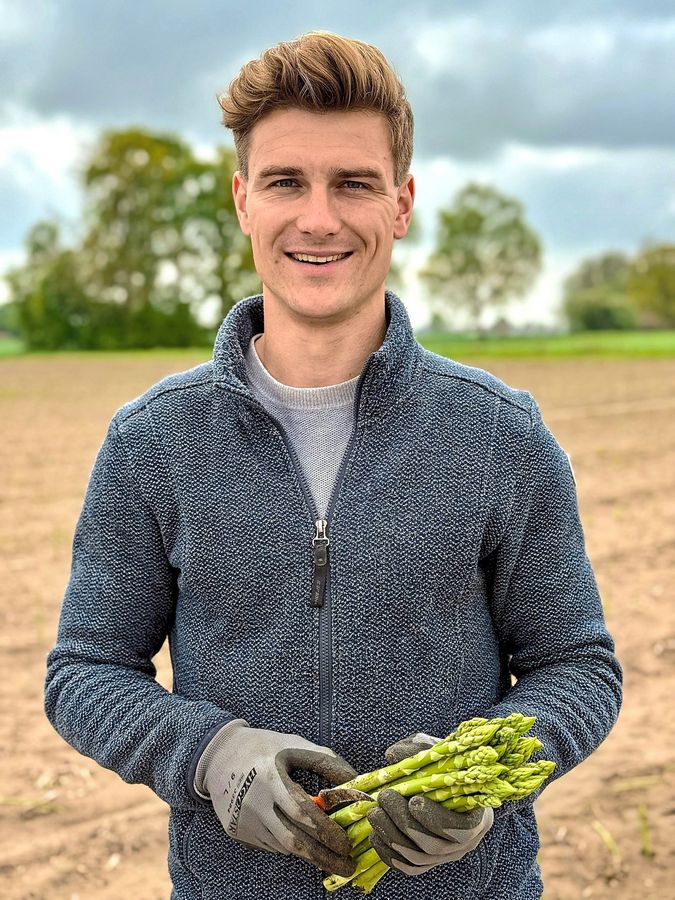 Ist auf der Suche: Spargelbauer Friedrich Dieckmann. Copyright: RTL