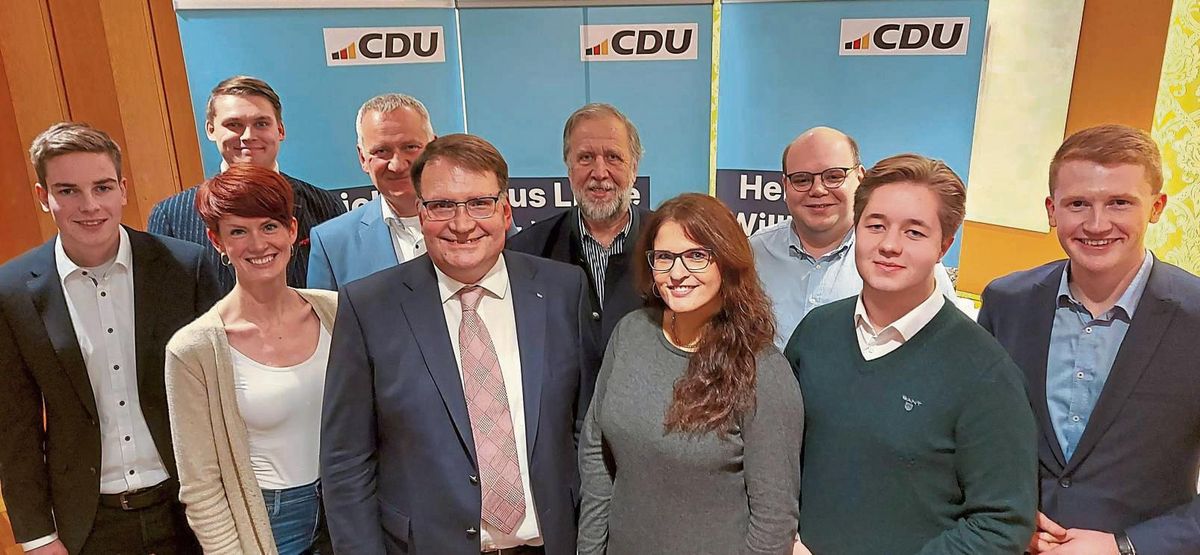 „Sehr viel politischer geworden“: der Vorstand der Lippstädter CDU mit (v.l.) Jonas Langer, Stephanie Lönne, Jannis Kemper, Michael Luig, Markus Patzke, Antonius Michel-Kemper, Janine Buttler, Torben Rassenhövel, Kilian Alliger und Michael Bals. Fotos: Heienbrok