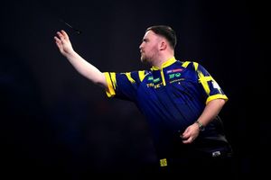 Luke Littler entschied das Duell mit Rob Cross für sich - Foto: John Walton/PA Wire/dpa